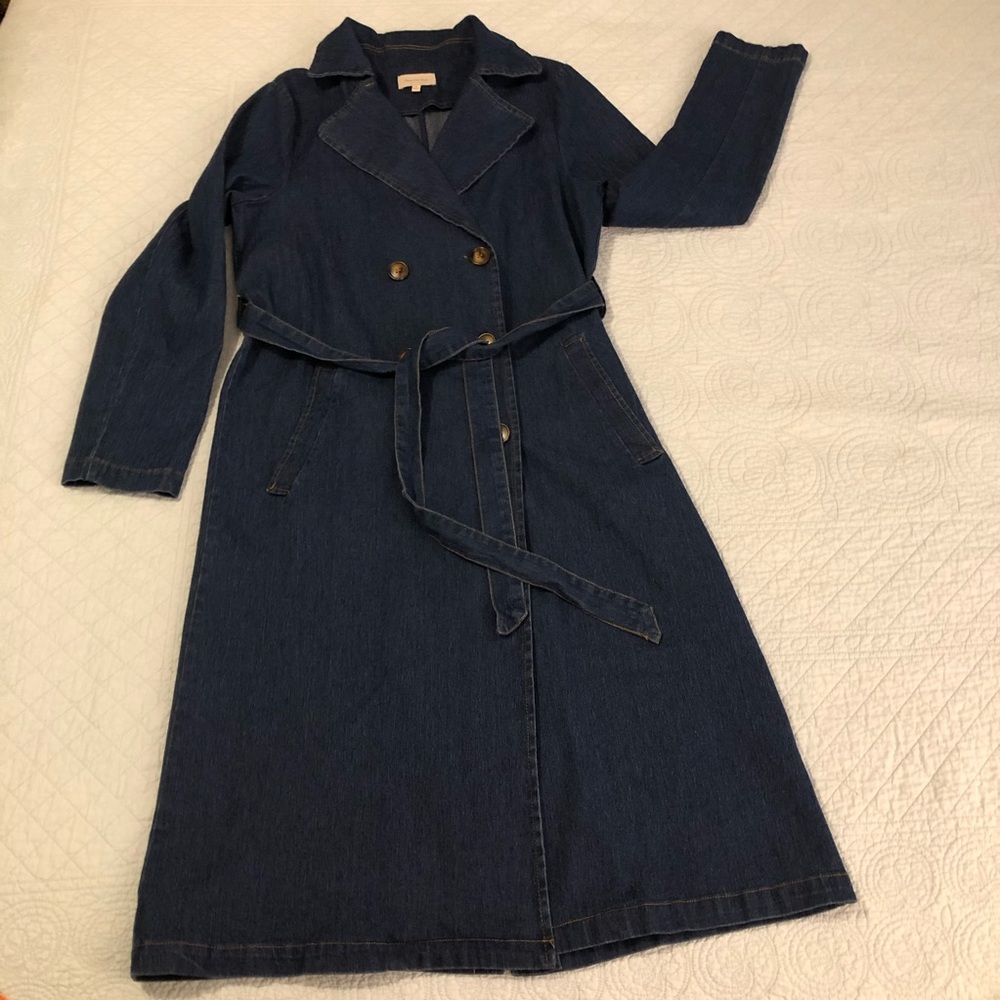 Denim trench coat. Size medium.